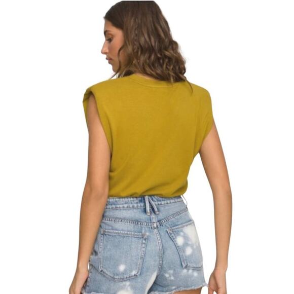 NWT Good American Strong Shoulder Tank Golden Olive 1 - Picture 2 of 2